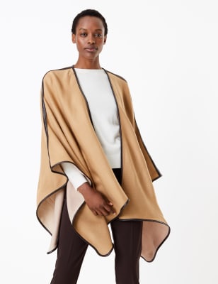 Poncho &agrave; bordures contrast&eacute;es