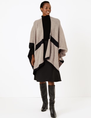 Poncho en maille &agrave; motif color block