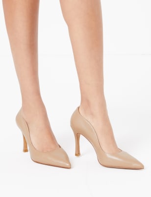 Leren pumps met naaldhak en spitse neus