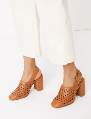 Leren schoenen met hoge wreef en open hak