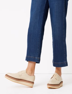 Leren brogueschoenen met dikke zool en veters