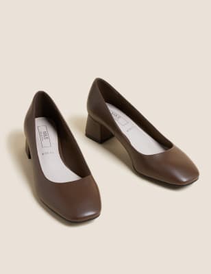 Clarks square shop toe shoes