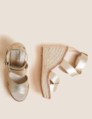 

Womens M&S Collection Espadrilles mit Keilabsatz, Riemchen und Schnalle - Gold, Gold