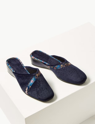 Mule slippers best sale with heel