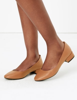 Escarpins en cuir &agrave; bout rond