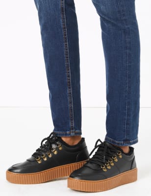 Baskets de marche &agrave; lacets