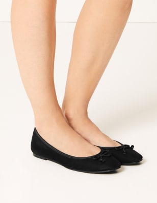 Bow Square-Toe Pumps - Black