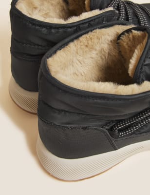 

M&S Collection Botas planas y acolchadas para caminar con cordonesWomens - Black, Black