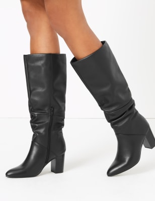 Bottes en cuir souple hauteur genou &agrave; talons carr&eacute;s
