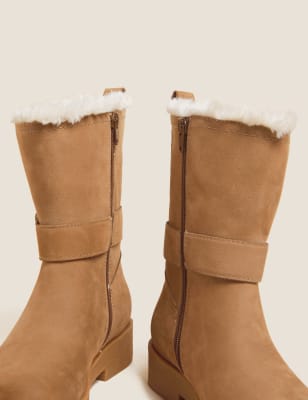 Aligns (size 8) and mini Ugg boots season is what I wait on every