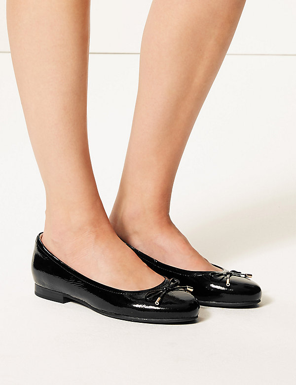 حذاء كلاسيكي من الجلد مقاس واسع مزين بفيونكة - OM