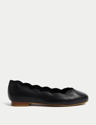 Ballerines larges en cuir