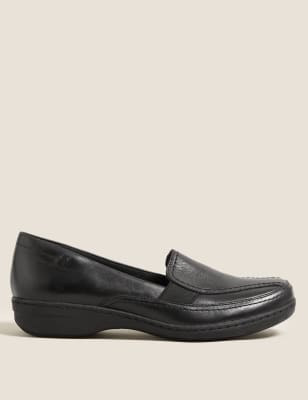 Mocassins larges en cuir &agrave; talons compens&eacute;s