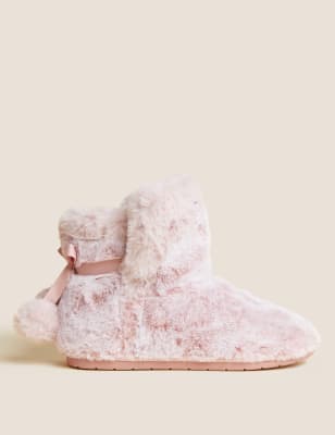 Fluffy slipper hot sale boots