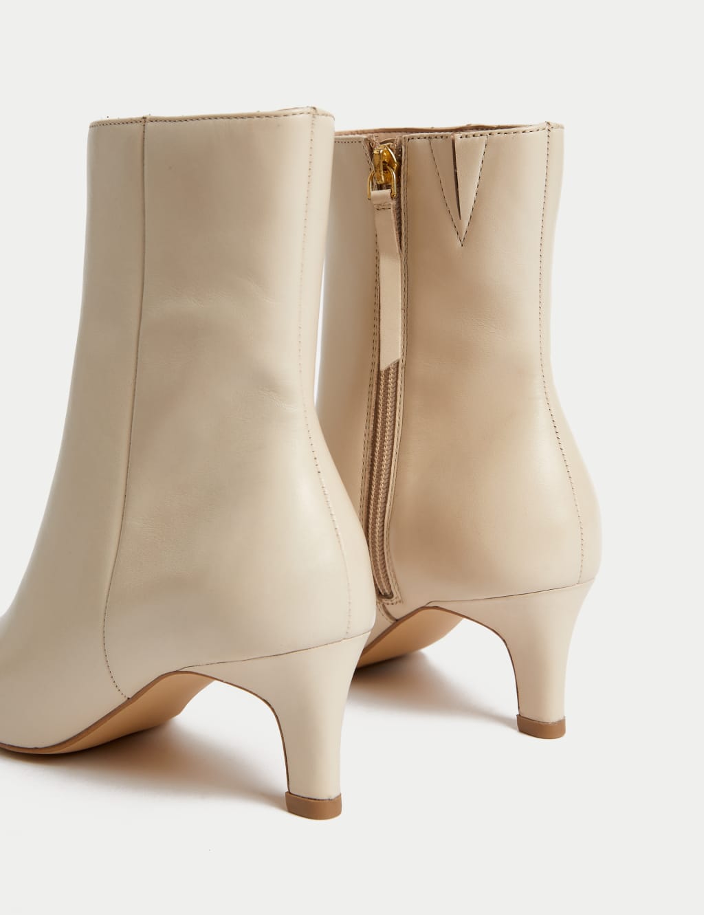 Women s Cream Boots M S