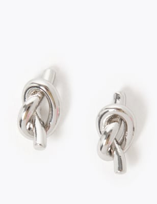 Kleine oorknopjes met geknoopt detail