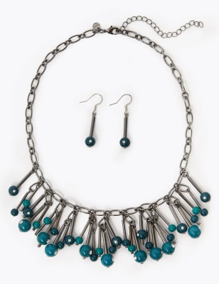 Parure boucles d'oreilles et collier orn&eacute;s de perles style b&acirc;tonnet