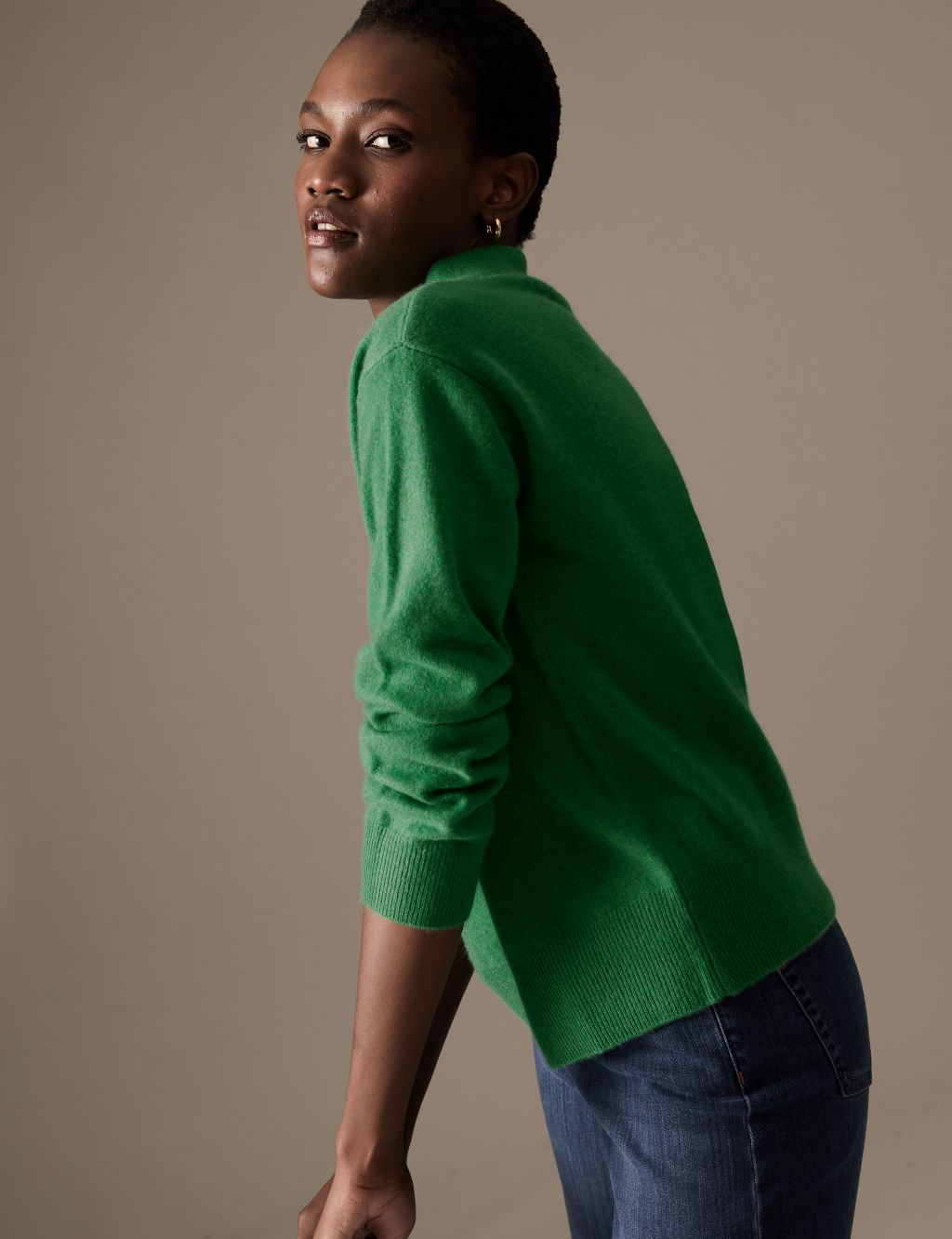 Pure Cashmere Collared Relaxed Jumper image 3