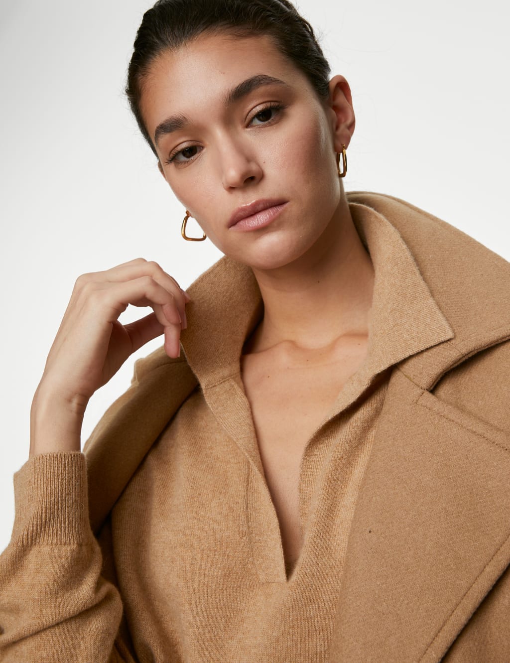 Pure Cashmere Collared Relaxed Jumper image 2