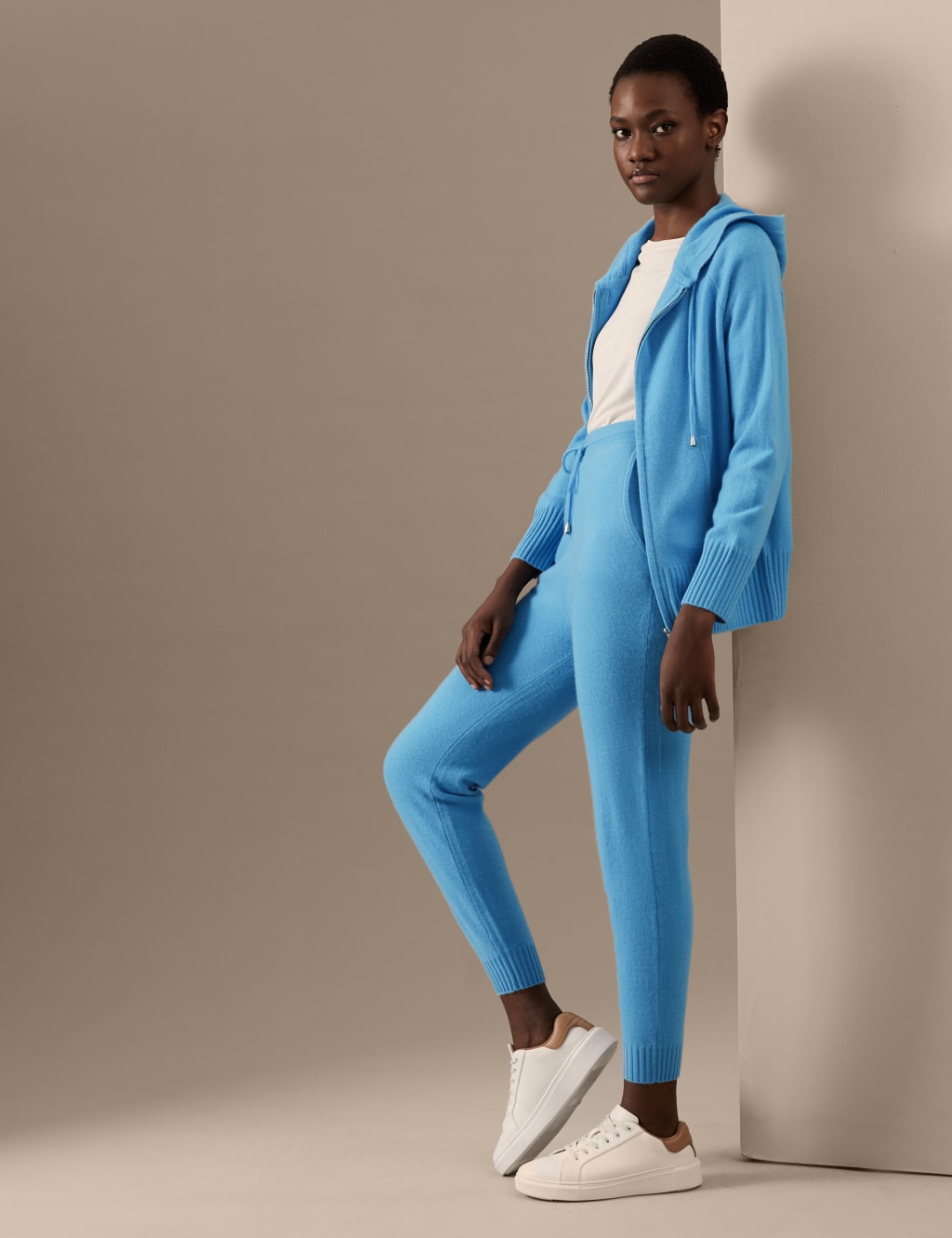 Pure Cashmere Tapered Ankle Grazer Joggers image 2