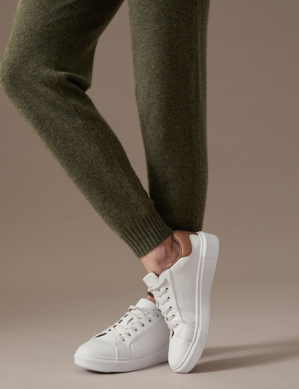 Pure Cashmere Tapered Ankle Grazer Joggers image 5