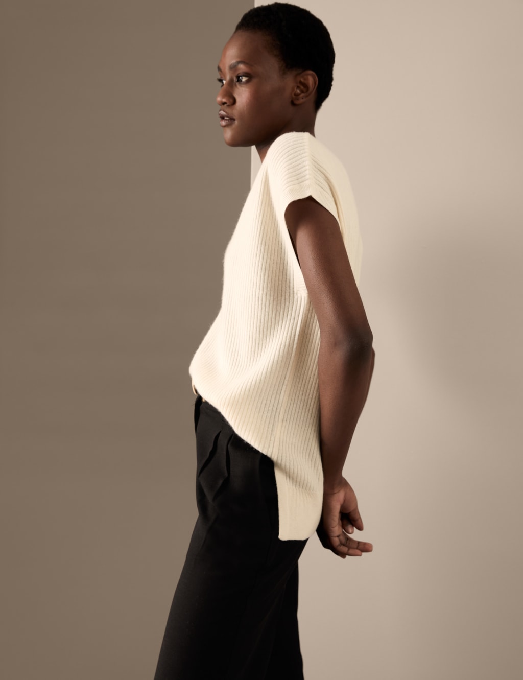 Pure Cashmere Ribbed Relaxed Knitted Vest image 2