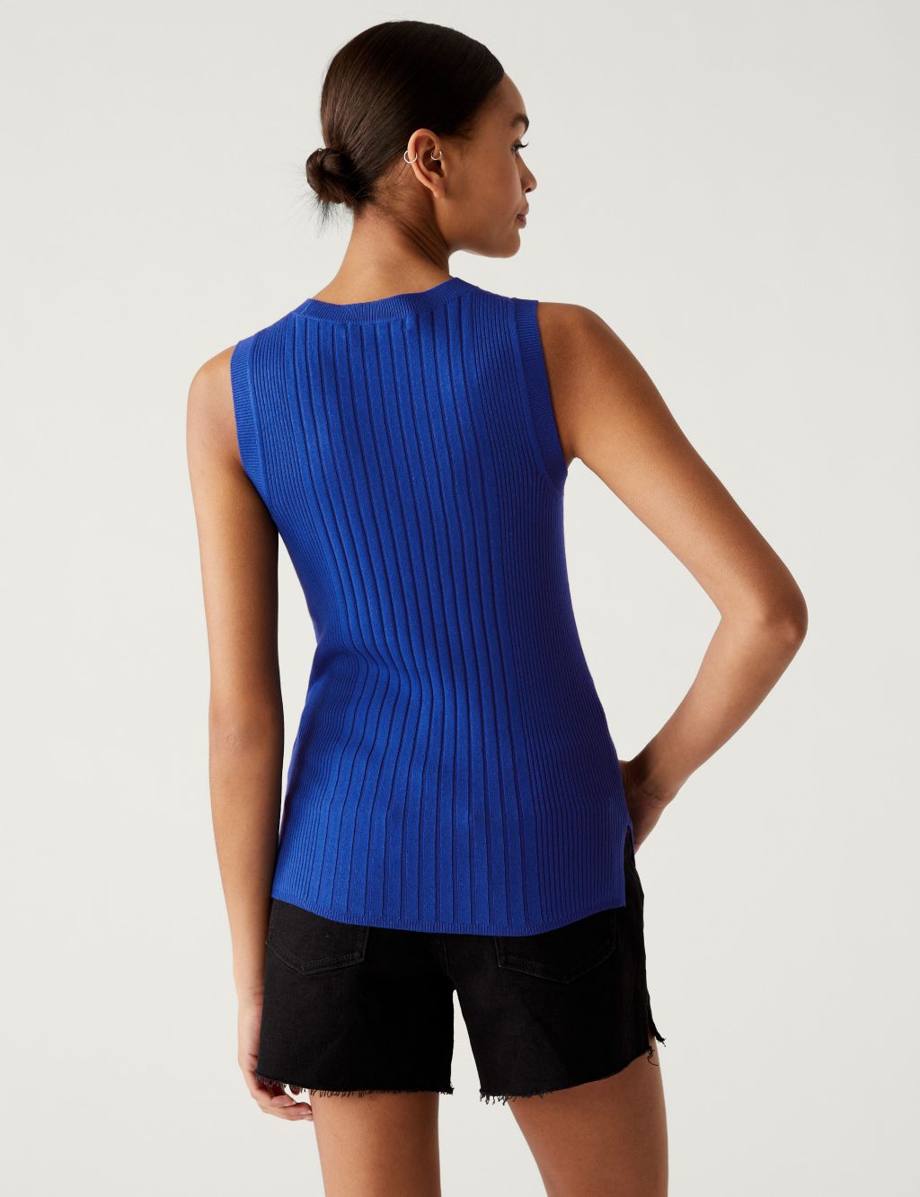 Ribbed Crew Neck Fitted Knitted Vest image 3