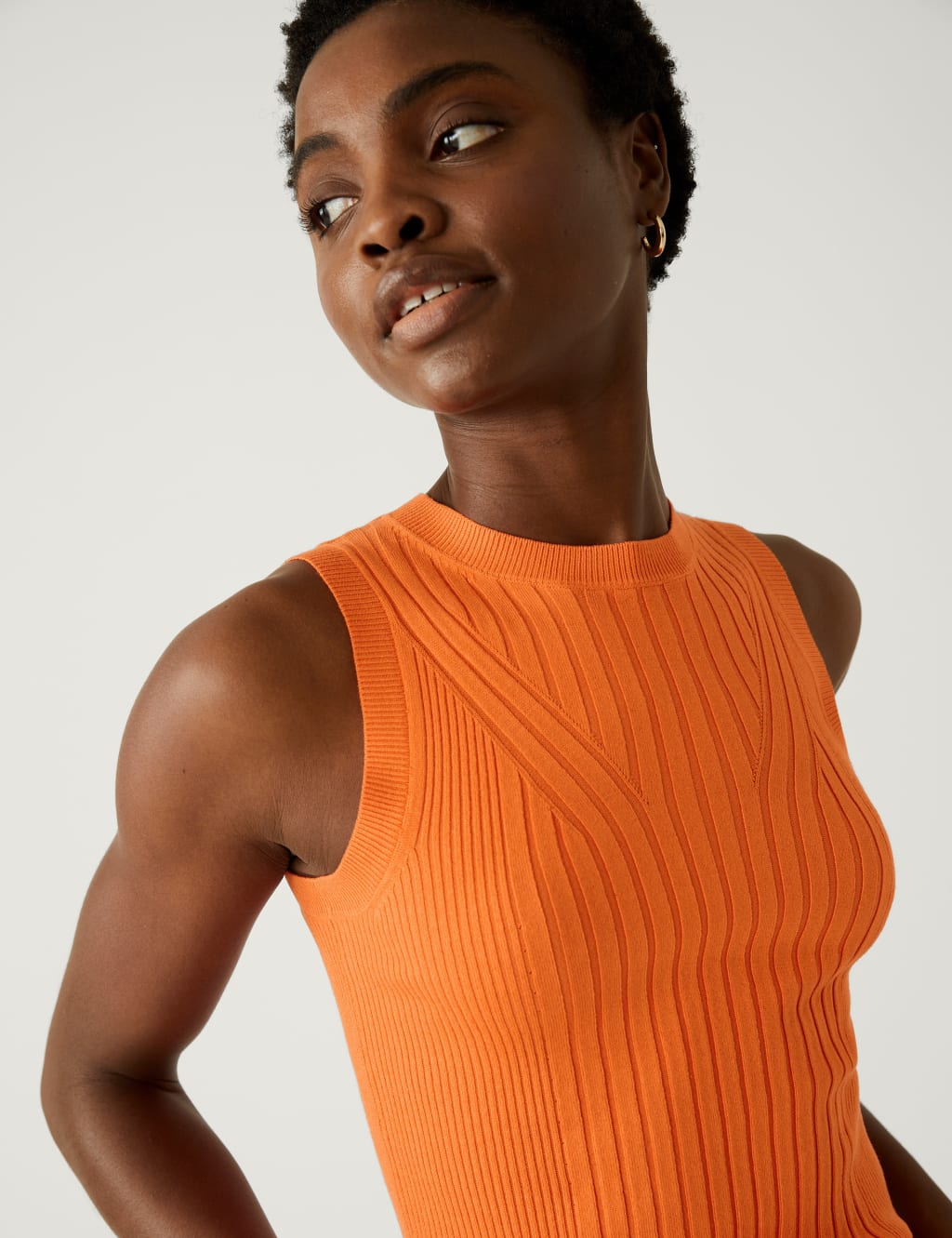 Ribbed Crew Neck Fitted Knitted Vest image 2