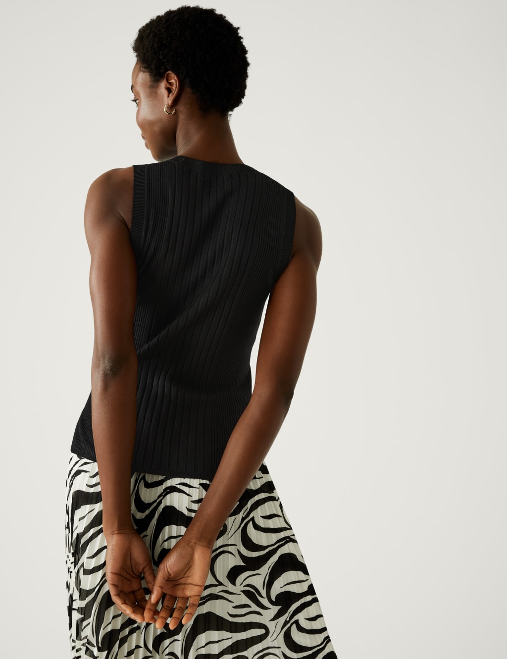 Ribbed Crew Neck Fitted Knitted Vest image 4