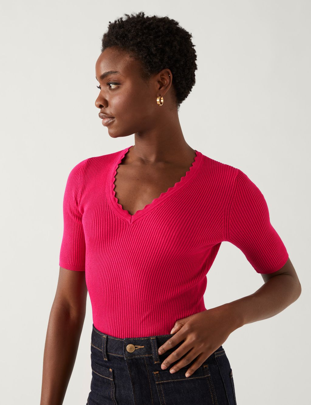 Ribbed V-Neck Scallop Edge Knitted Top image 3
