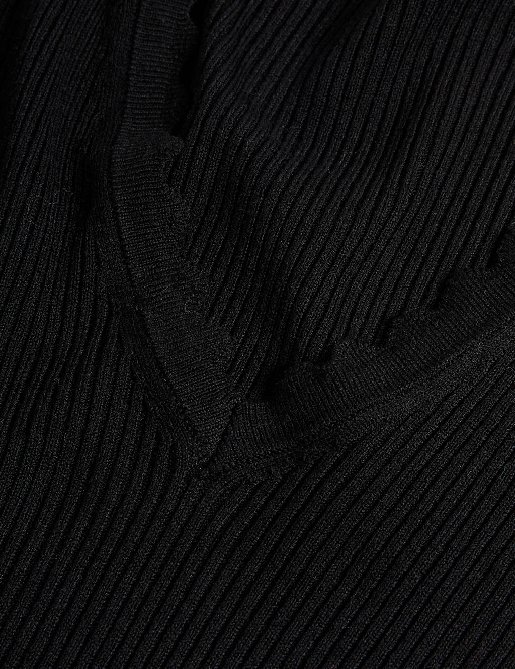 Ribbed V-Neck Scallop Edge Knitted Top image 4