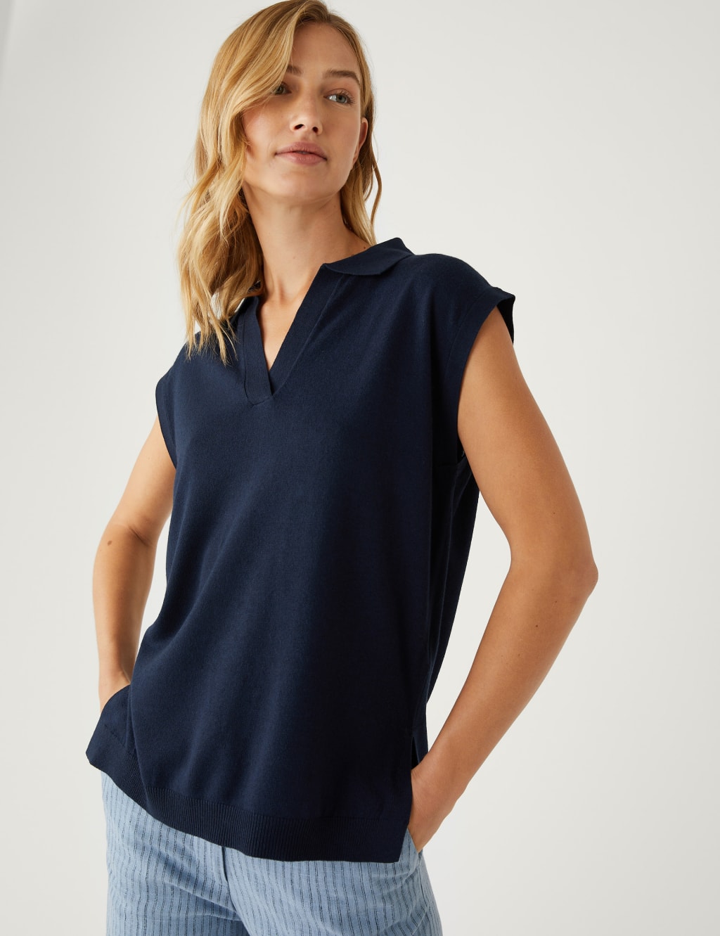 Collared Relaxed Knitted Vest with Linen image 3