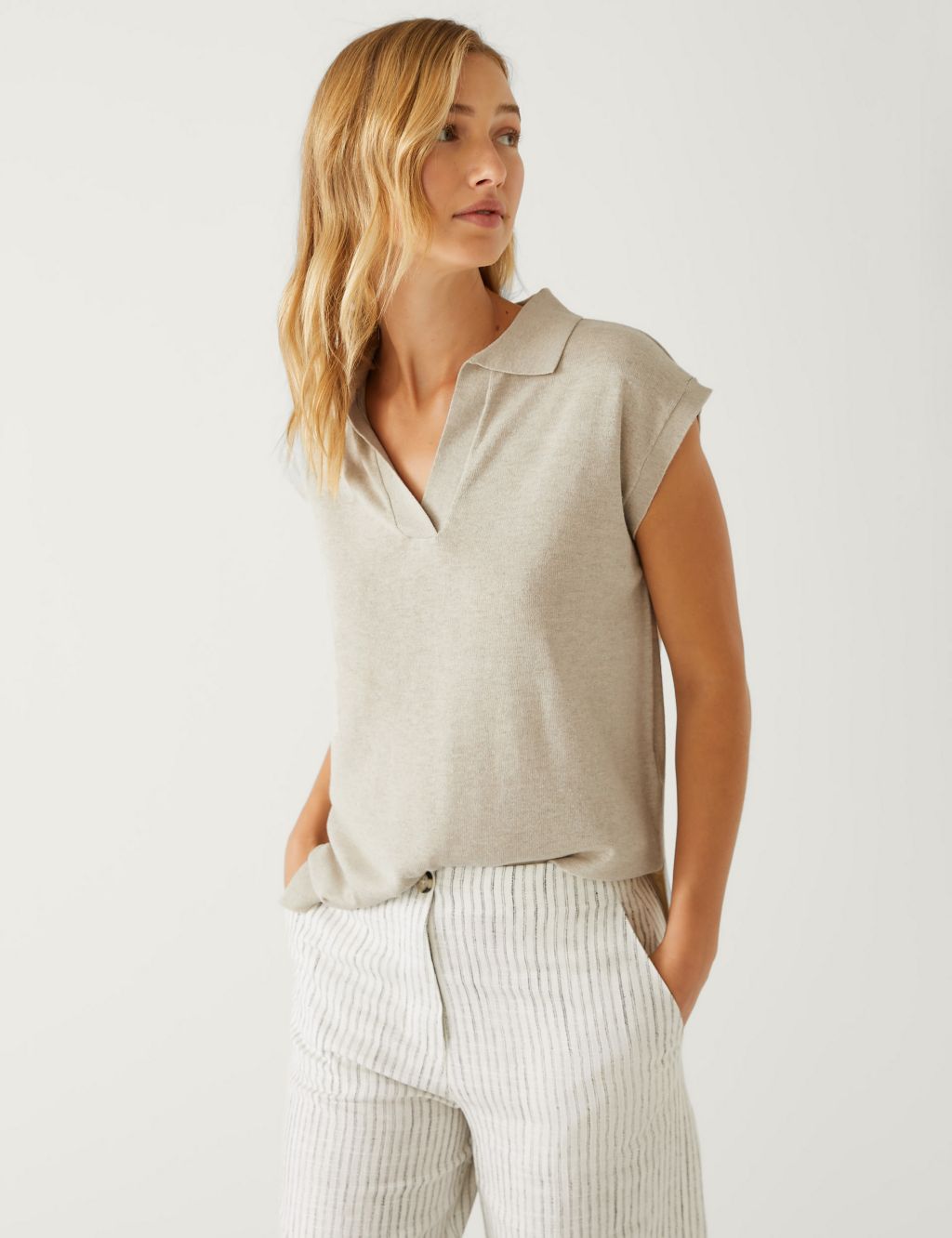 Collared Relaxed Knitted Vest with Linen image 1