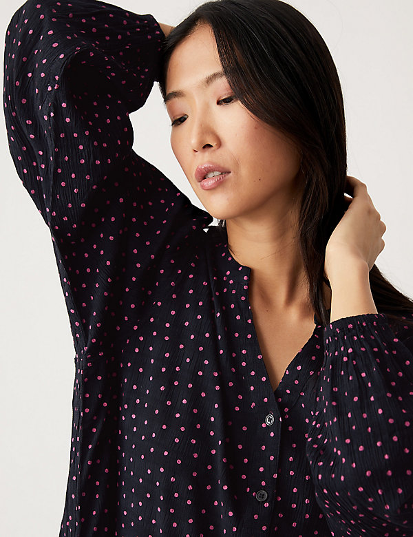 Ruimvallende, bedrukte blouse van katoenmix met V-hals - NL