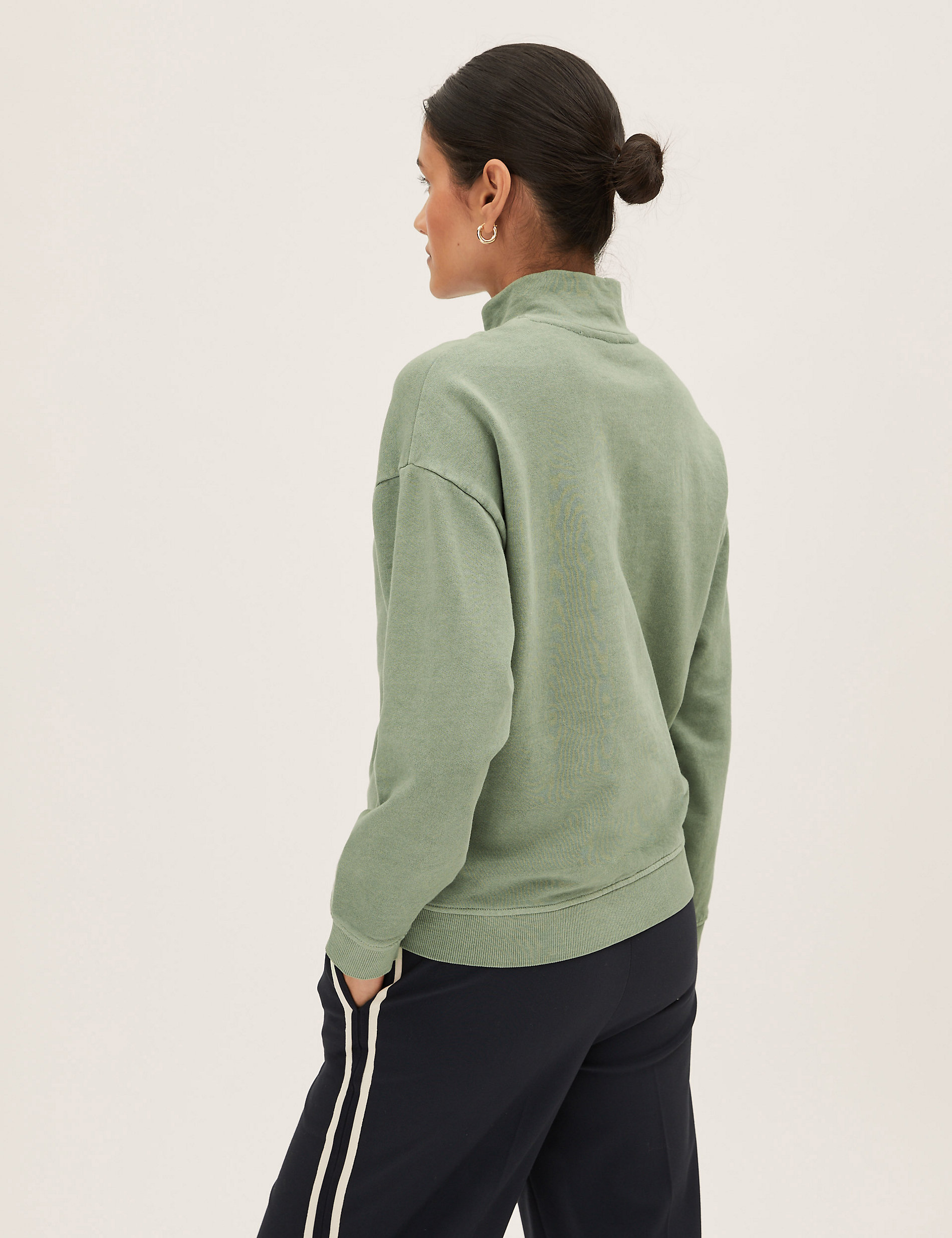 Dames Kleding voor voor Shorts voor Formele en nette shorts Sweatshirt in het Grijs adidas Originals Fleece Nu 20% Korting 