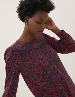 

Womens M&S Collection Gesmoktes Oberteil mit Blumenmuster und Spitze in normaler Passform - Red Mix, Red Mix
