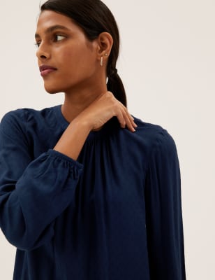 

Womens M&S Collection Bluse mit Strukturmuster, hohem Ausschnitt und Knopfdetail - Navy, Navy