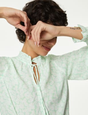 

Womens M&S Collection Geblümte Bluse mit Bindekragen und Volant - Green Mix, Green Mix
