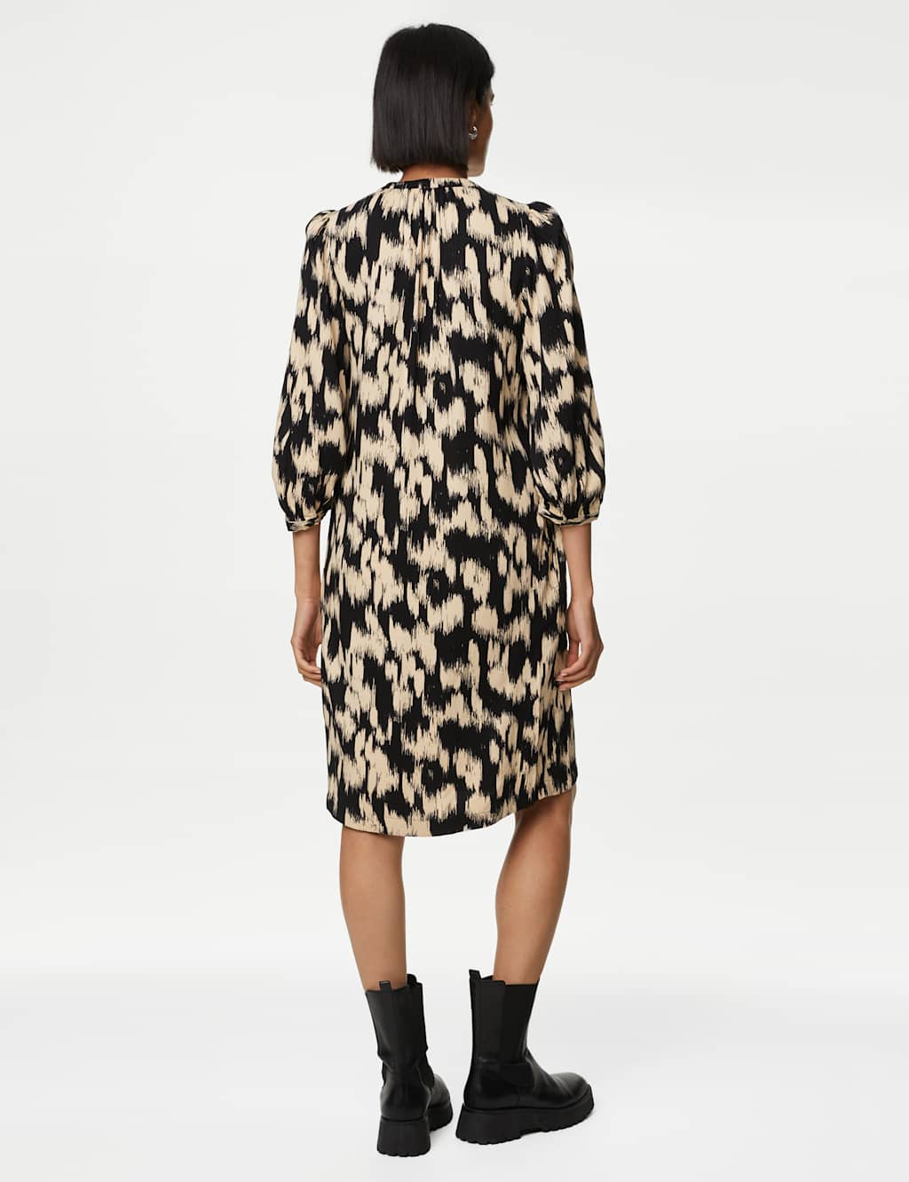 Printed V-Neck Knee Length Shift Dress image 4