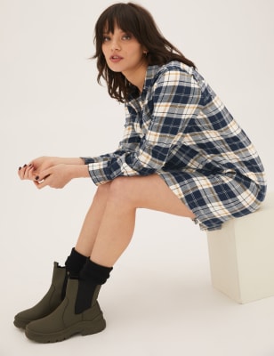 

Womens M&S Collection Petite - Kariertes Mini-Shirtkleid mit durchgehender Knopfleiste - Navy Mix, Navy Mix
