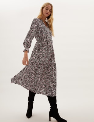

M&S Collection Vestido informal a media pierna en capas de escote en pico estampadoWomens - Black Mix, Black Mix