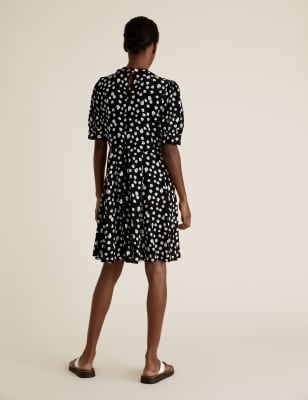 robe patineuse col claudine