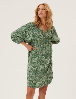 

Womens M&S Collection Geblümtes Mini Smokkleid mit Puffärmeln und V-Ausschnitt - Green Mix, Green Mix