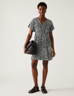 

M&S Collection Minivestido a la cintura de escote en pico estampadoWomens - Black Mix, Black Mix
