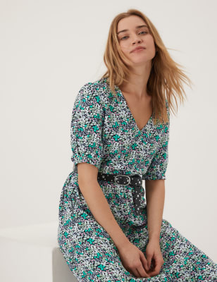 

Womens M&S Collection Midi-Stufenkleid mit Blümchenmuster und V-Ausschnitt - Green Mix, Green Mix