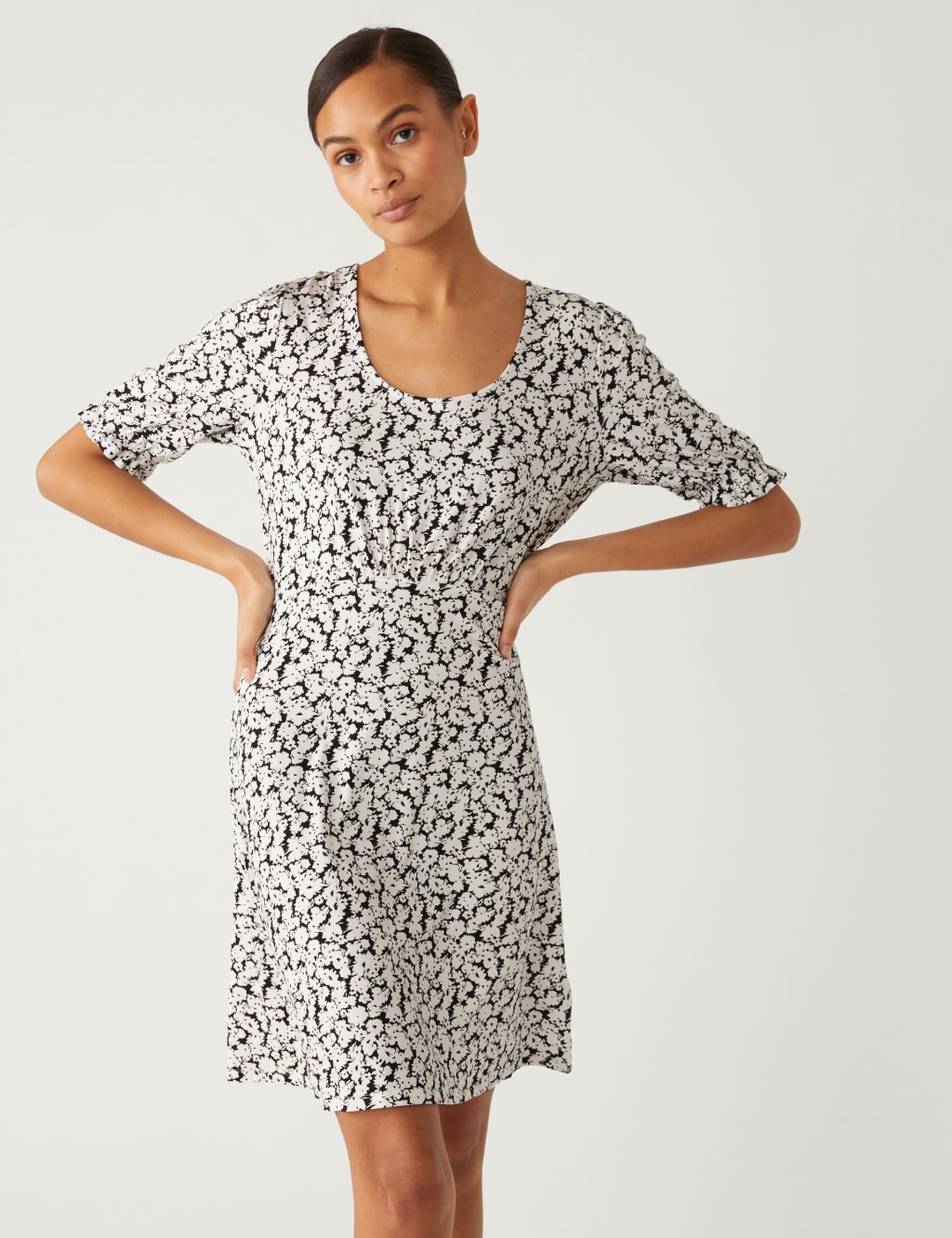 Jersey Printed Scoop Neck Mini Skater Dress image 2