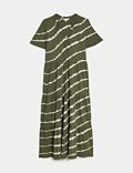 Midi-Stufenkleid aus reiner Baumwolle mit V-Ausschnitt und Muster