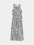 Linnenrijke, getailleerde midi-jurk met print