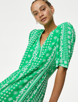 

Womens M&S Collection Printed V-Neck Midi Relaxed Tiered Dress - Green Mix, Green Mix