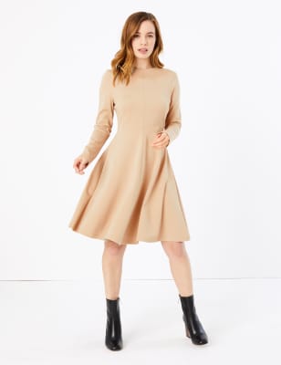 PETITE&nbsp;&ndash; Robe coupe courte et &eacute;vas&eacute;e